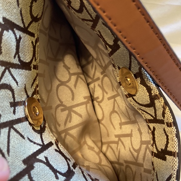 Calvin Klein Cross body Cavas Leather gold hardware gently pre loved great bag - Picture 6 of 9